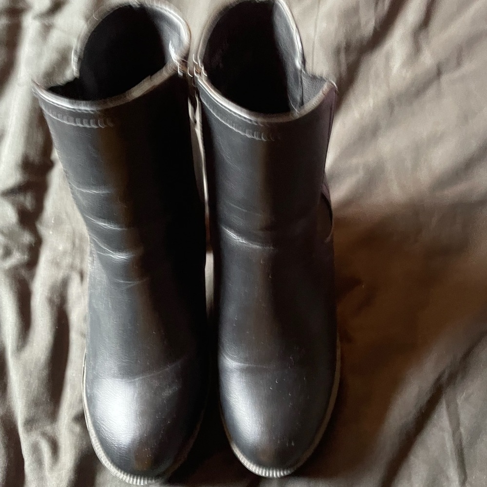 Black chunky boots heals